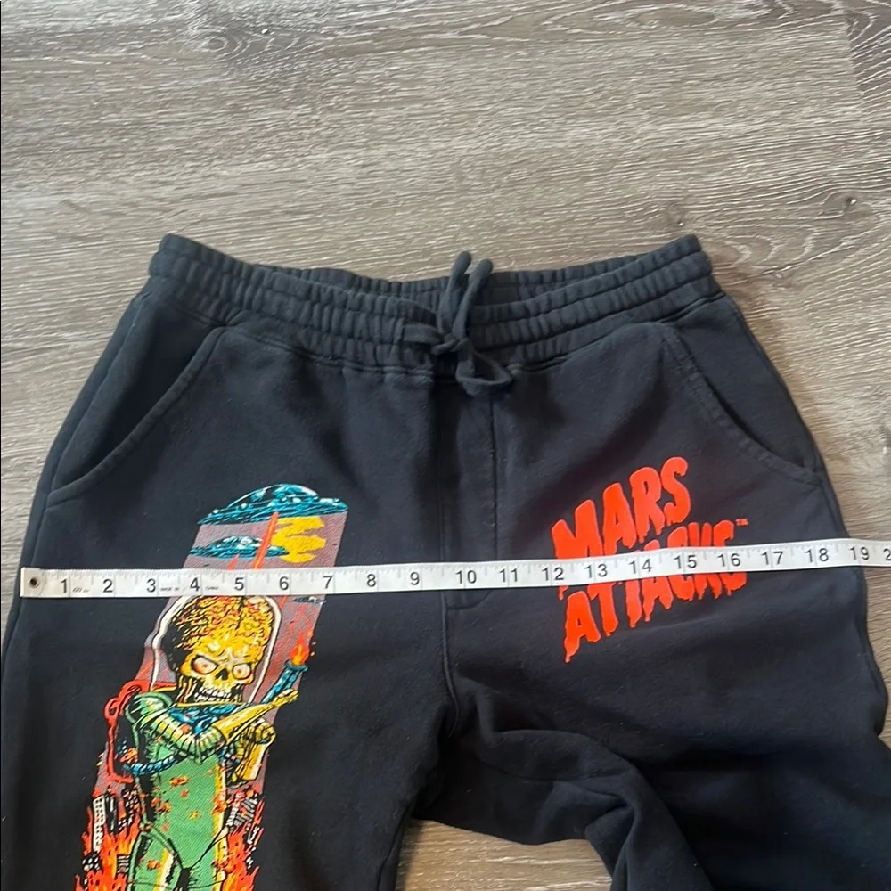 Mars Attacks Sweats - Picture 8 of 9